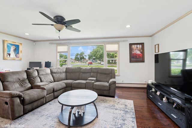 6313 W 89th Place, Oak Lawn, IL 60453