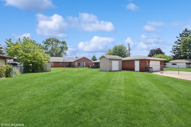 6313 W 89th Place, Oak Lawn, IL 60453