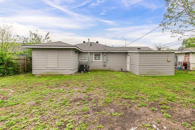 5009 Bataan Road, Houston, TX 77033