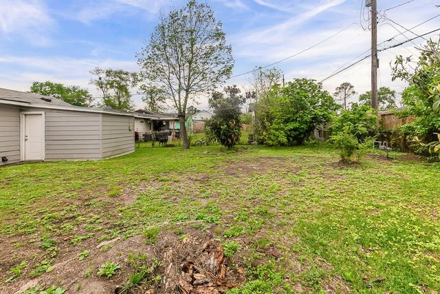 5009 Bataan Road, Houston, TX 77033