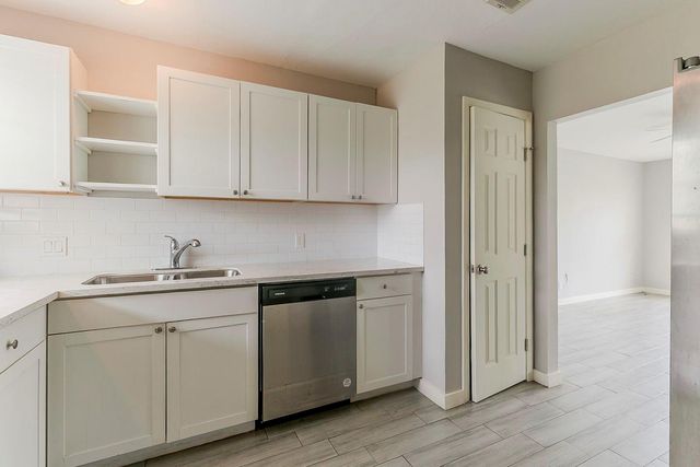 5009 Bataan Road, Houston, TX 77033