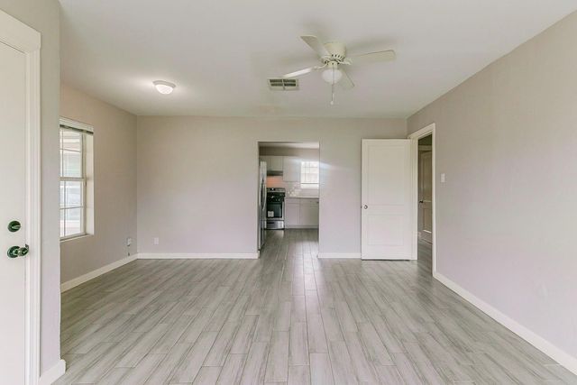 5009 Bataan Road, Houston, TX 77033