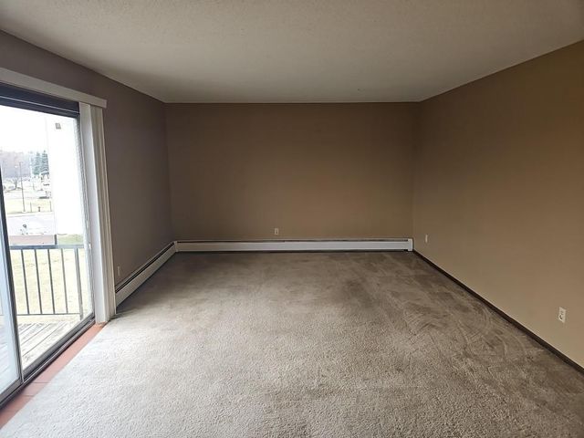 2800 Hillsboro Avenue N 307, New Hope, MN 55427