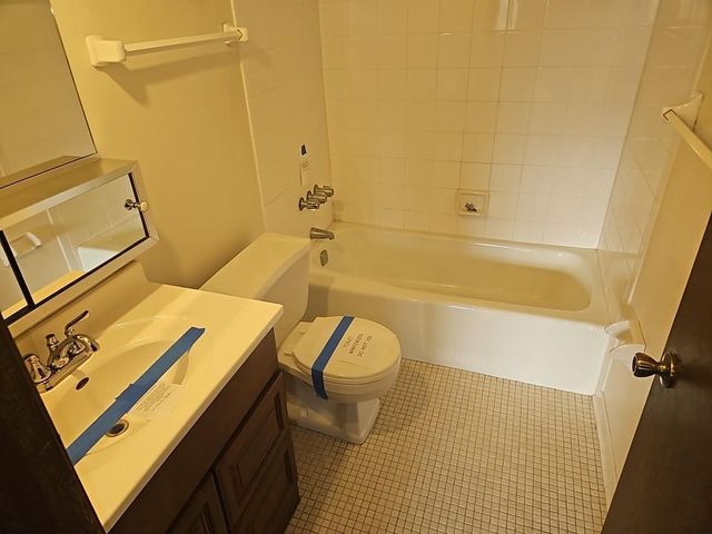 2800 Hillsboro Avenue N 307, New Hope, MN 55427