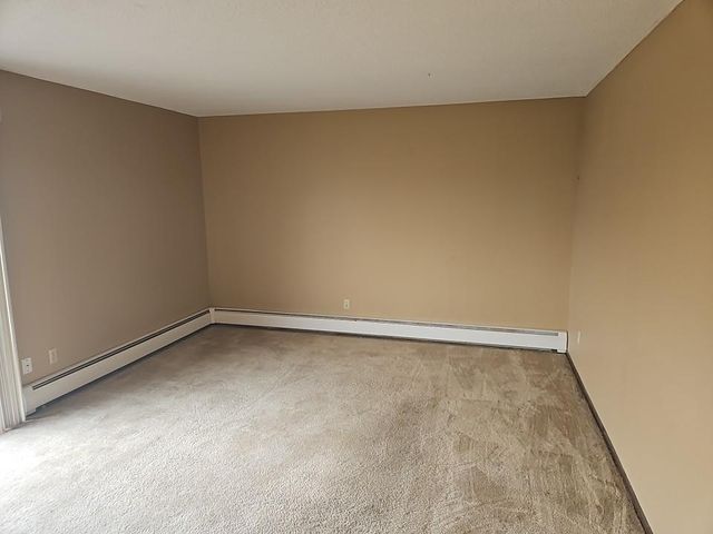 2800 Hillsboro Avenue N 307, New Hope, MN 55427