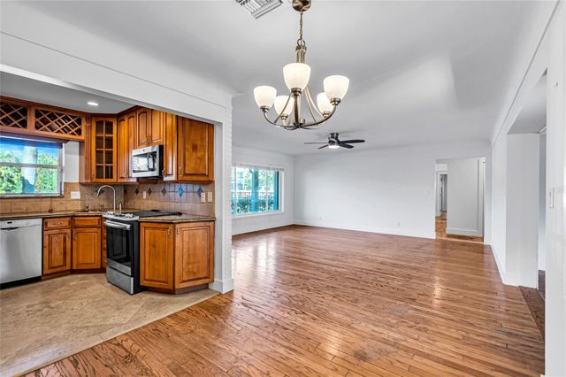 1760 NE 40th Court, Oakland Park, FL 33334