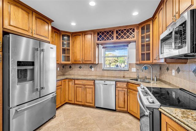 1760 NE 40th Court, Oakland Park, FL 33334