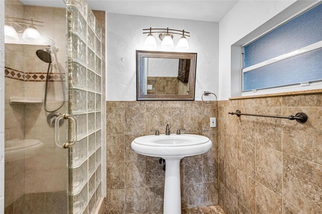 1760 NE 40th Court, Oakland Park, FL 33334