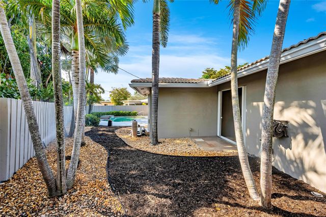 1760 NE 40th Court, Oakland Park, FL 33334