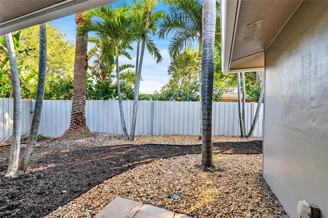 1760 NE 40th Court, Oakland Park, FL 33334