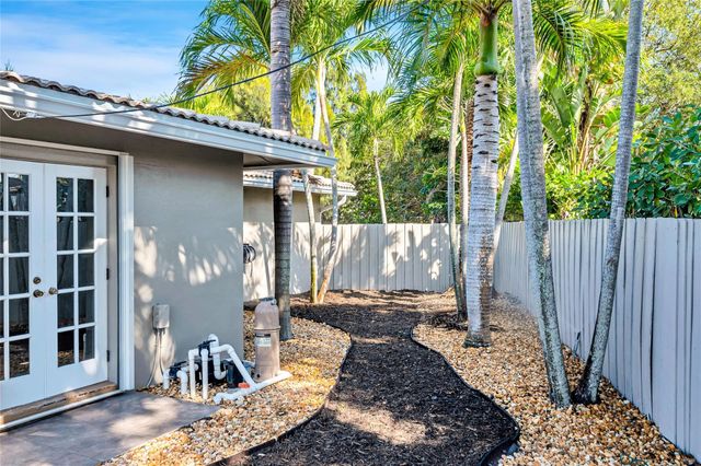 1760 NE 40th Court, Oakland Park, FL 33334