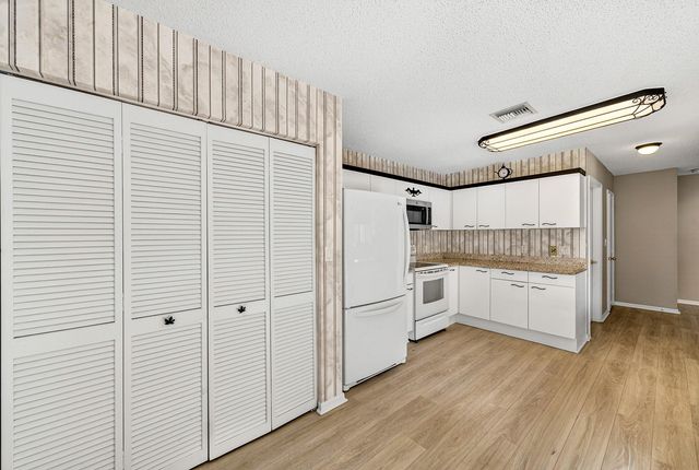 5315 Monterey Circle F, Delray Beach, FL 33484