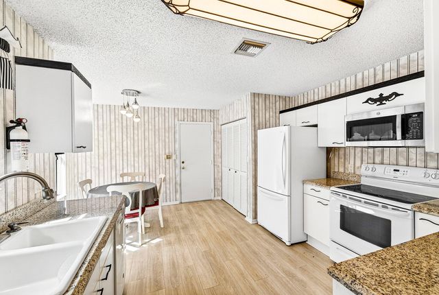 5315 Monterey Circle F, Delray Beach, FL 33484