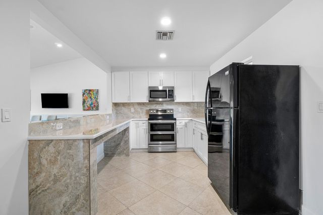 5315 Monterey Circle F, Delray Beach, FL 33484