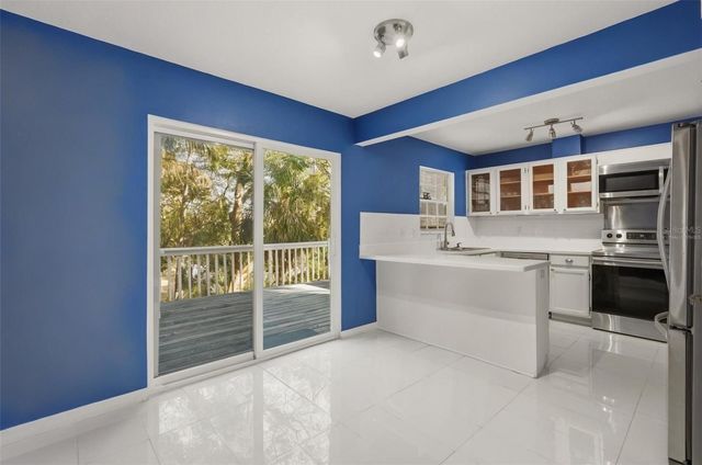 514 WIDEVIEW AVENUE, Tarpon Springs, FL 34689