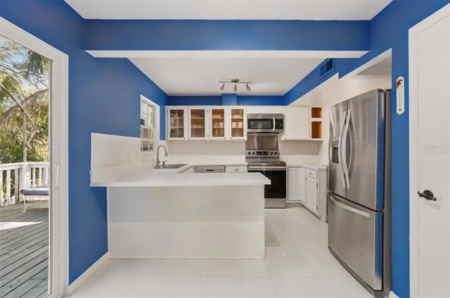 514 WIDEVIEW AVENUE, Tarpon Springs, FL 34689