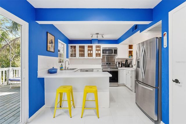 514 WIDEVIEW AVENUE, Tarpon Springs, FL 34689