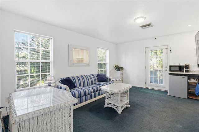 514 WIDEVIEW AVENUE, Tarpon Springs, FL 34689