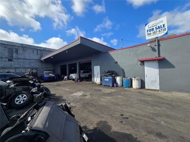 17121 NW 2nd Ct, Miami Gardens, FL 33169