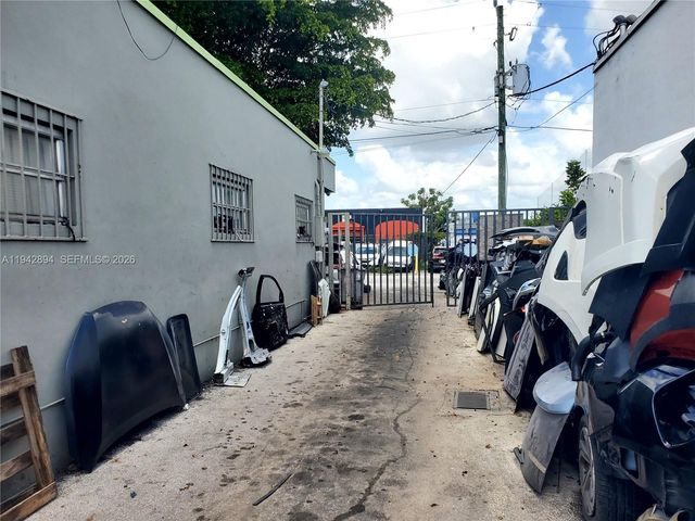 17121 NW 2nd Ct, Miami Gardens, FL 33169