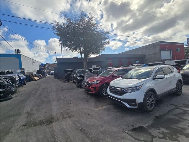 17121 NW 2nd Ct, Miami Gardens, FL 33169