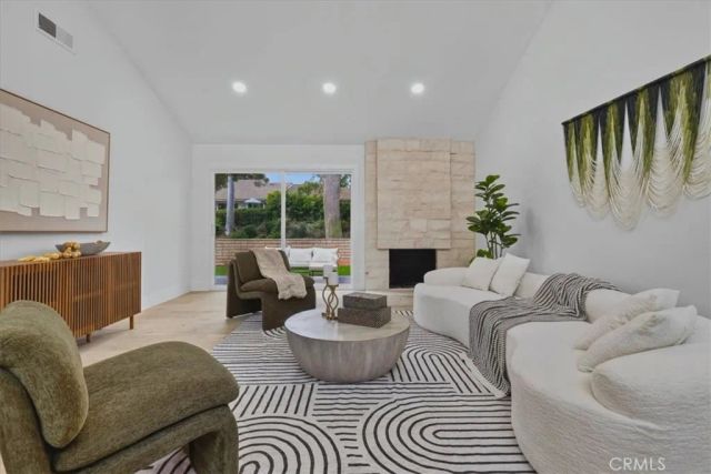 27 Dogwood South, Irvine, CA 92612