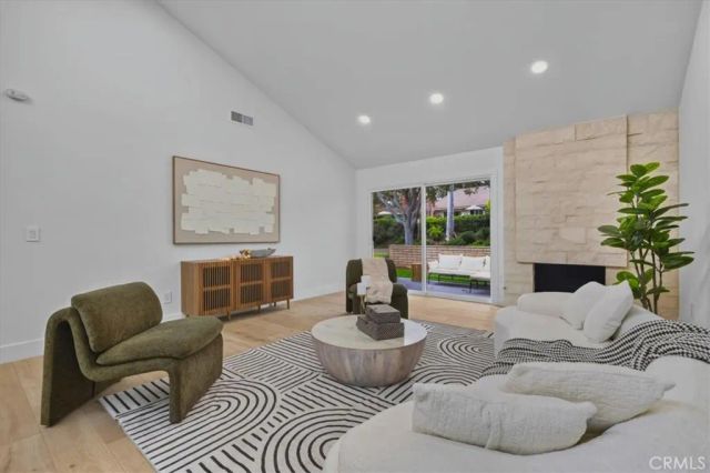 27 Dogwood South, Irvine, CA 92612