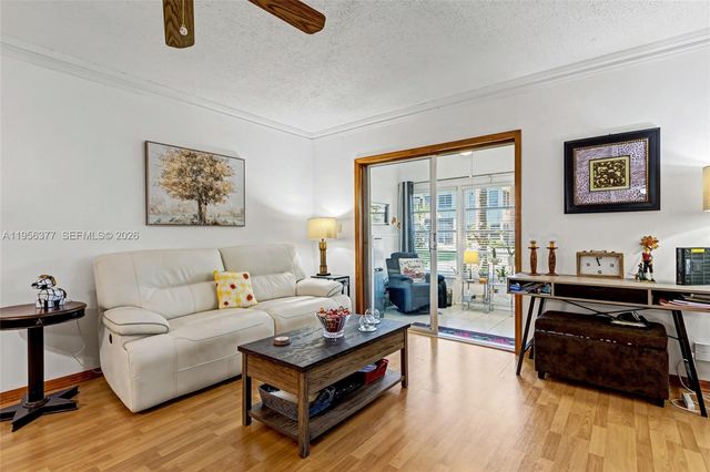 5661 SW 2nd Ct 101, Margate, FL 33068