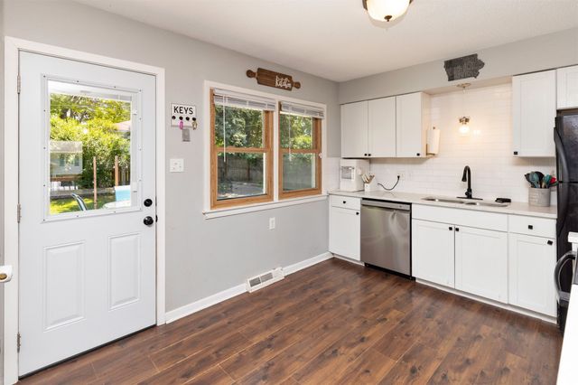 3429 E 38th Court, Des Moines, IA 50317