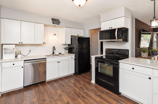 3429 E 38th Court, Des Moines, IA 50317