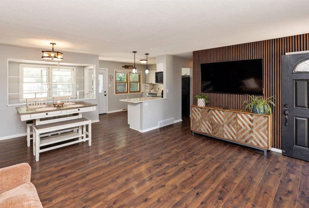 3429 E 38th Court, Des Moines, IA 50317