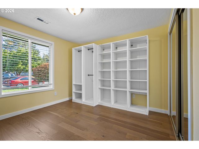 4855 Nw SALISHAN Dr, Portland, OR 97229