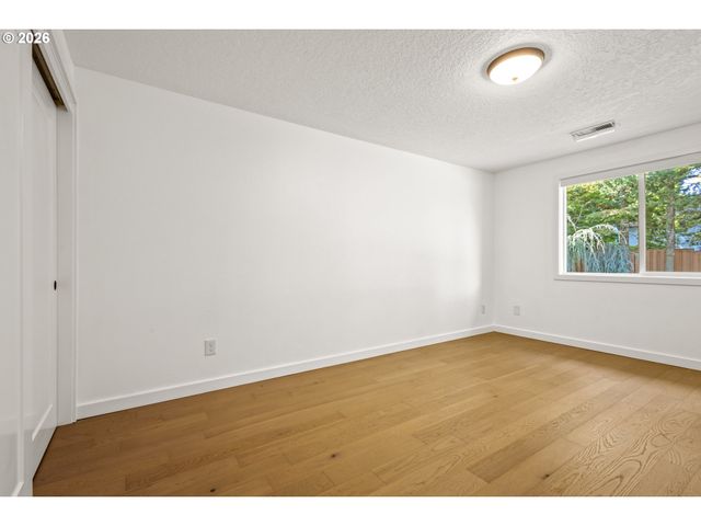 4855 Nw SALISHAN Dr, Portland, OR 97229