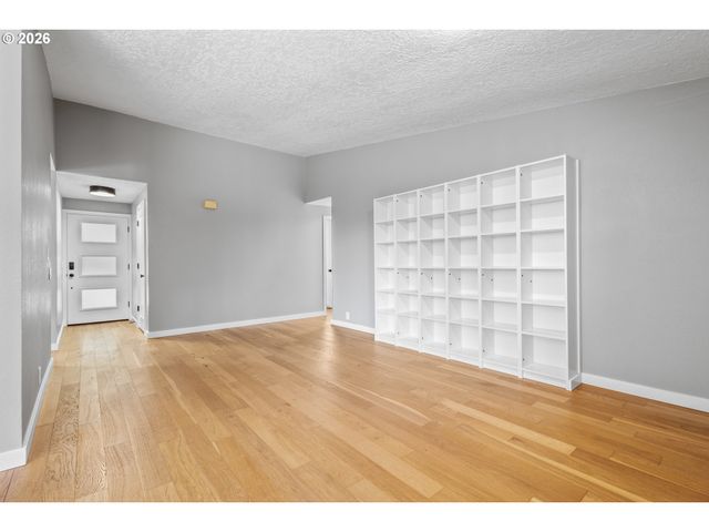 4855 Nw SALISHAN Dr, Portland, OR 97229
