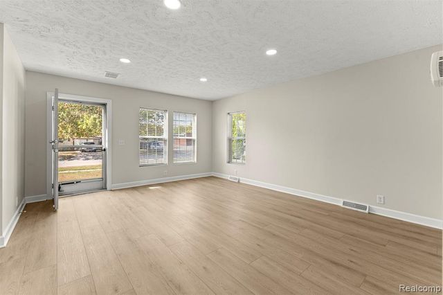 5835 Weddel Street, Taylor, MI 48180