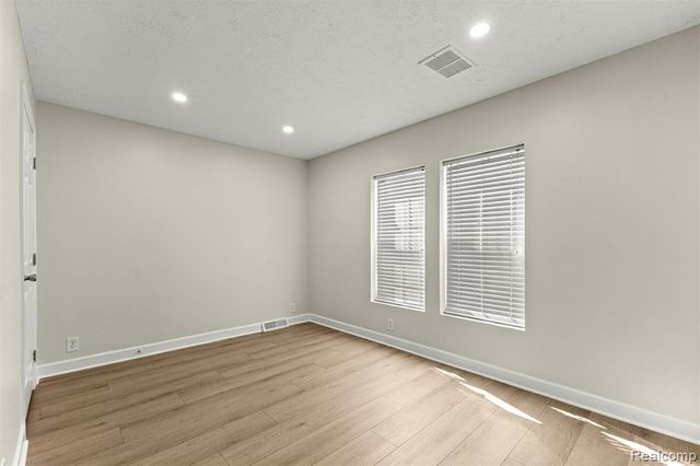 5835 Weddel Street, Taylor, MI 48180