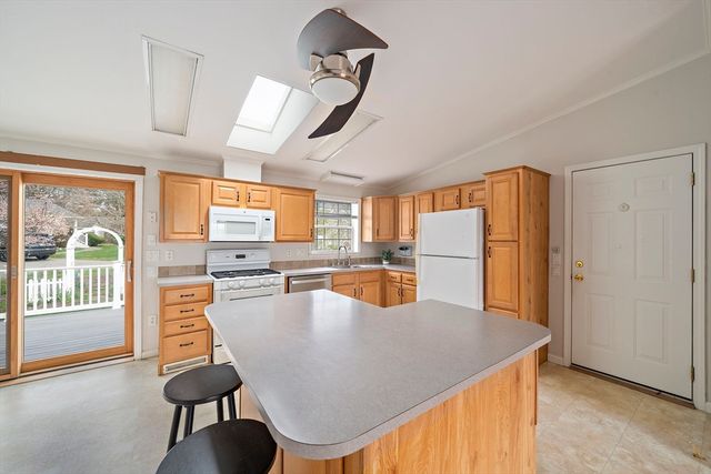 6802 Oak Point Drive, Middleboro, MA 02346