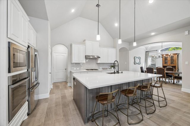 15 Overland Heath Drive, Tomball, TX 77375