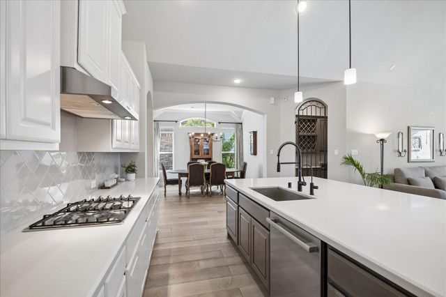 15 Overland Heath Drive, Tomball, TX 77375