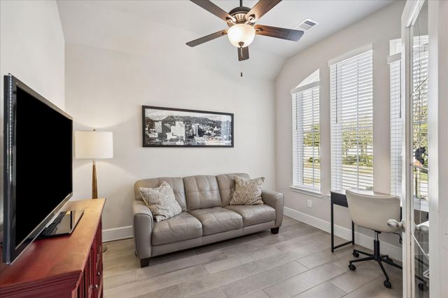 15 Overland Heath Drive, Tomball, TX 77375