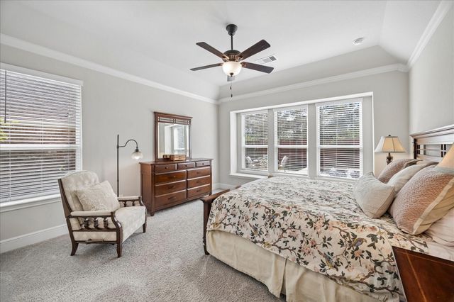 15 Overland Heath Drive, Tomball, TX 77375