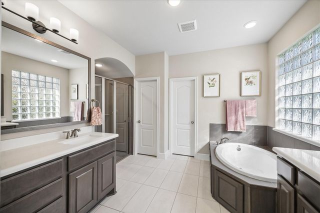 15 Overland Heath Drive, Tomball, TX 77375