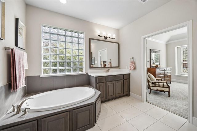 15 Overland Heath Drive, Tomball, TX 77375