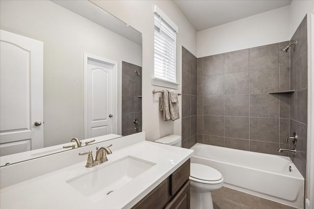 15 Overland Heath Drive, Tomball, TX 77375