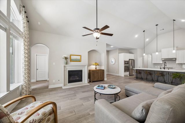 15 Overland Heath Drive, Tomball, TX 77375