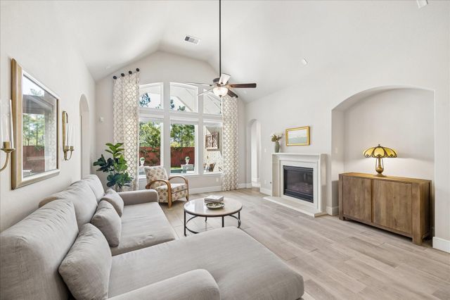 15 Overland Heath Drive, Tomball, TX 77375