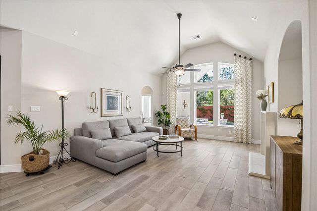 15 Overland Heath Drive, Tomball, TX 77375