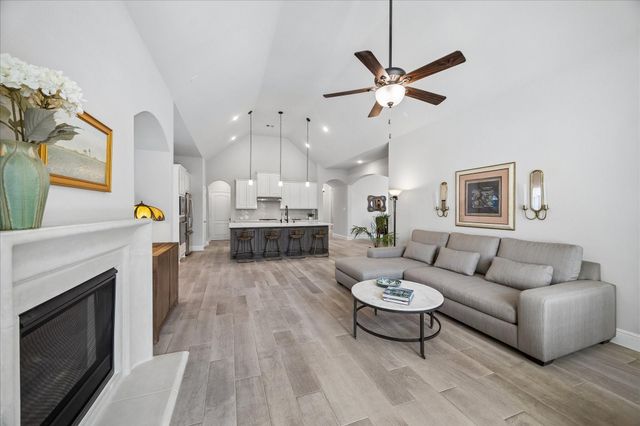 15 Overland Heath Drive, Tomball, TX 77375