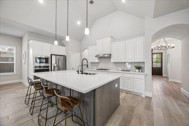 15 Overland Heath Drive, Tomball, TX 77375