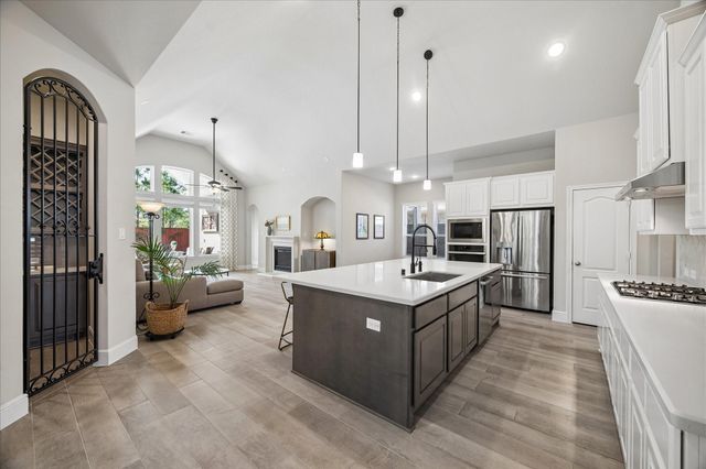 15 Overland Heath Drive, Tomball, TX 77375